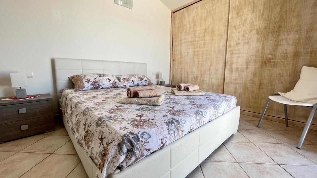 Attici Con Terrazzo Vista Mare Apartment Calasetta Ngoại thất bức ảnh