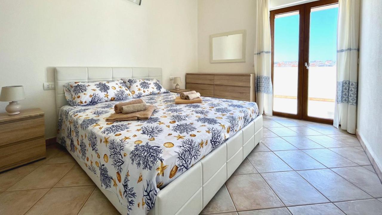 Attici Con Terrazzo Vista Mare Apartment Calasetta Ngoại thất bức ảnh