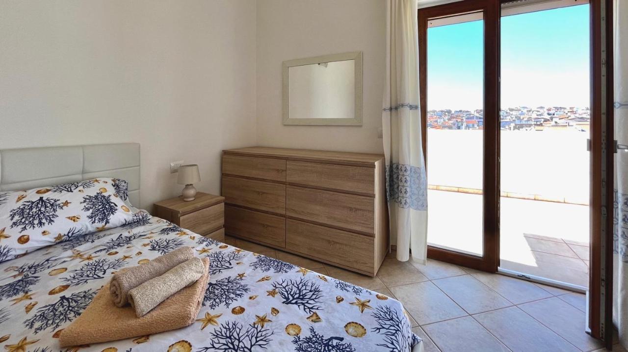 Attici Con Terrazzo Vista Mare Apartment Calasetta Ngoại thất bức ảnh