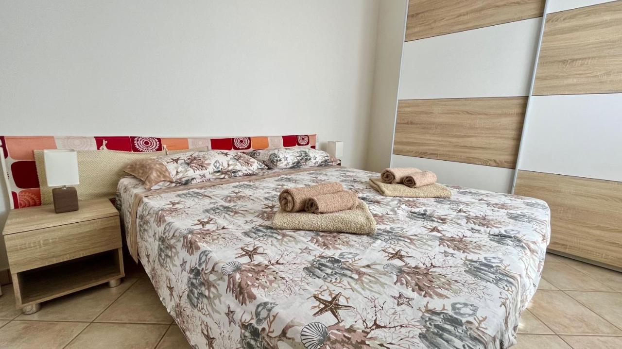 Attici Con Terrazzo Vista Mare Apartment Calasetta Ngoại thất bức ảnh